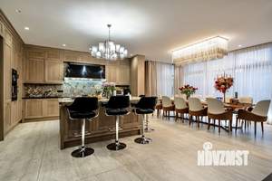 Дом 1500м&sup2;, 3-этажный, участок 13 сот.  