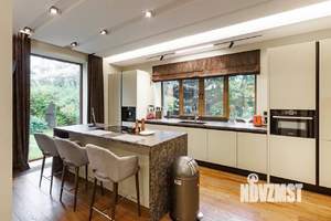 Коттедж 975м², 2-этажный, участок 30 сот.  