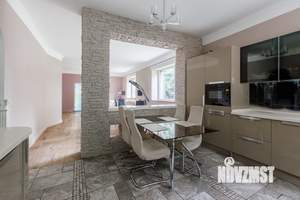 Дом 427м², 3-этажный, участок 14 сот.  