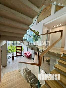 Дом 820м², 2-этажный, участок 15 сот.  