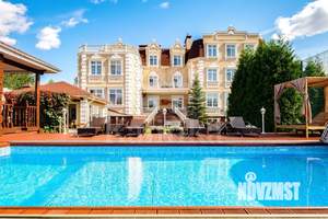 Дом 1650м², 2-этажный, участок 49 сот.  