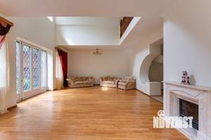 Коттедж 370м², 2-этажный, участок 12 сот.  