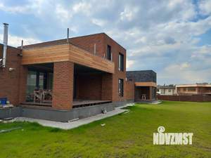 Коттедж 241м², 2-этажный, участок 10 сот.  