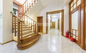 Дом 602м&sup2;, 2-этажный, участок 40 сот.  