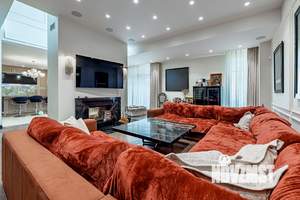 Дом 1500м², 3-этажный, участок 13 сот.  