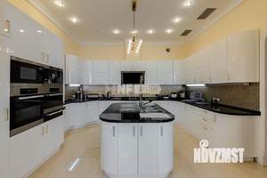 Дом 1650м², 3-этажный, участок 49 сот.  