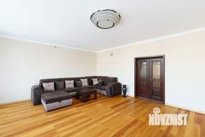 Дом 500м², 3-этажный, участок 20 сот.  