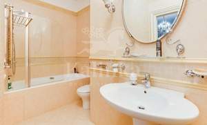 Дом 450м², 3-этажный, участок 0 сот.  