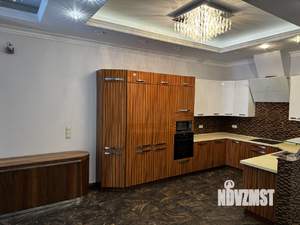 Таунхаус 440м², 3-этажный, участок 5 сот.  