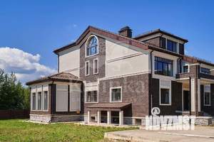 Дом 700м&sup2;, 4-этажный, участок 24 сот.  