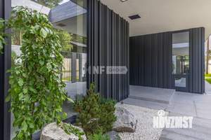 Дом 1050м², 2-этажный, участок 30 сот.  