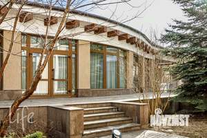 Дом 1000м², 2-этажный, участок 22 сот.  