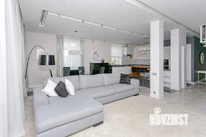 Дом 259м², 2-этажный, участок 6 сот.  