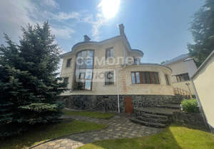 Дом 426м², 3-этажный, участок 15 сот.  