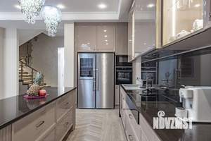 Таунхаус 290м&sup2;, 3-этажный, участок 7 сот.  