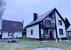 Дом 201м&sup2;, 3-этажный, участок 8 сот.  