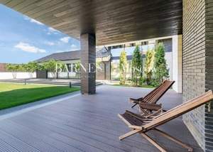 Дом 1500м², 3-этажный, участок 22 сот.  