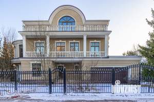 Дом 600м², 3-этажный, участок 19 сот.  