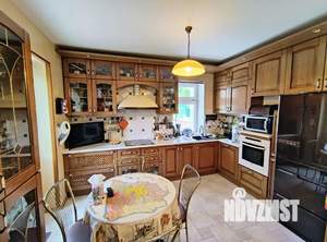 Коттедж 400м², 3-этажный, участок 30 сот.  
