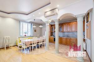 Коттедж 450м², 3-этажный, участок 15 сот.  
