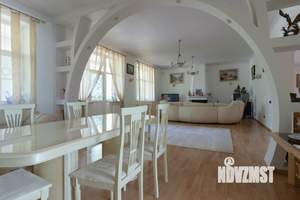 Коттедж 384м², 2-этажный, участок 15 сот.  