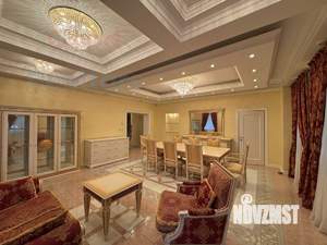 Дом 740м&sup2;, 3-этажный, участок 28 сот.  