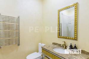 Дом 1600м², 3-этажный, участок 25 сот.  
