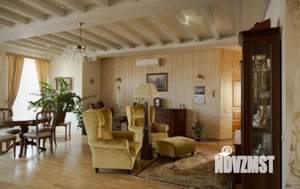 Дом 740м², 2-этажный, участок 10 сот.  