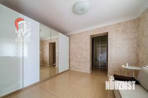 Дом 398м&sup2;, 2-этажный, участок 7 сот.  