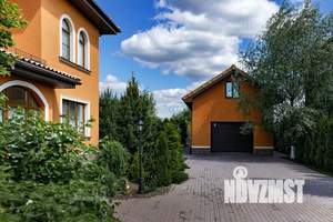 Дом 243м², 2-этажный, участок 10 сот.  