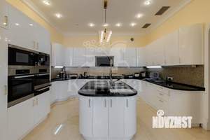 Дом 1650м², 2-этажный, участок 49 сот.  