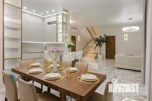 Коттедж 300м², 2-этажный, участок 10 сот.  