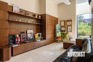 Дом 1711м², 2-этажный, участок 41 сот.  