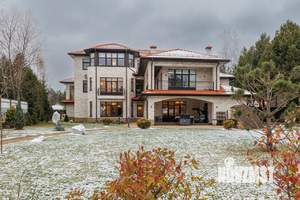 Дом 1000м&sup2;, 3-этажный, участок 19 сот.  