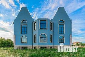 Дом 998м&sup2;, 3-этажный, участок 24 сот.  