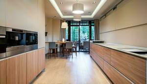 Дом 1300м&sup2;, 2-этажный, участок 31 сот.  