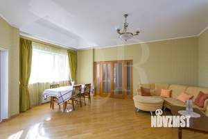 Дом 220м², 2-этажный, участок 6 сот.  