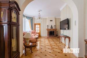 Коттедж 522м², 3-этажный, участок 9 сот.  