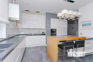 Дом 259м², 2-этажный, участок 6 сот.  