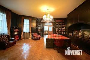 Дом 542м², 3-этажный, участок 24 сот.  