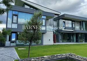 Дом 800м&sup2;, 2-этажный, участок 15 сот.  