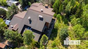 Дом 1237м², 3-этажный, участок 31 сот.  