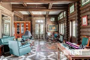 Дом 560м&sup2;, 2-этажный, участок 130 сот.  