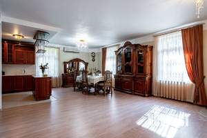 Дом 301м², 3-этажный, участок 14 сот.  