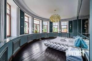 Дом 1400м&sup2;, 2-этажный, участок 23 сот.  