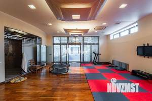 Коттедж 1700м&sup2;, 2-этажный, участок 49 сот.  