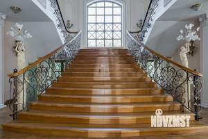 Дом 675м², 2-этажный, участок 18 сот.  