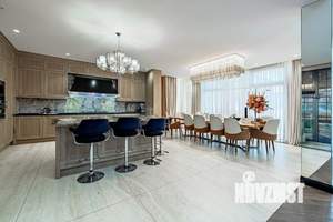 Дом 1500м², 3-этажный, участок 13 сот.  