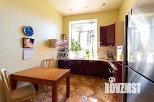 Коттедж 370м², 2-этажный, участок 12 сот.  