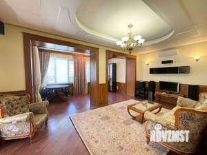 Коттедж 310м², 2-этажный, участок 10 сот.  